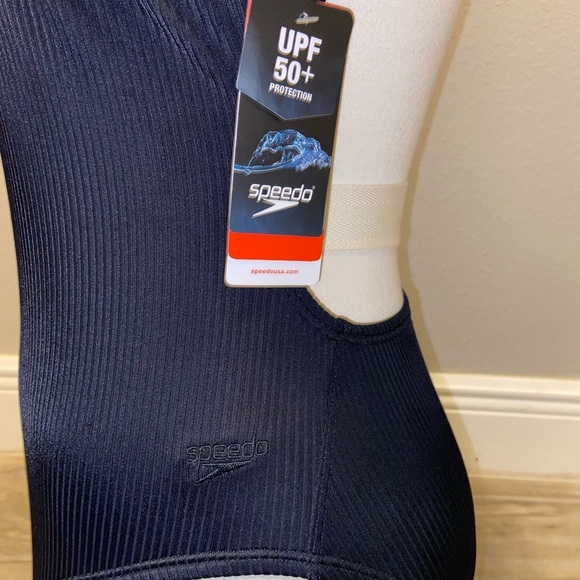 Speedo women’s swimsuit - Picture 4 of 10